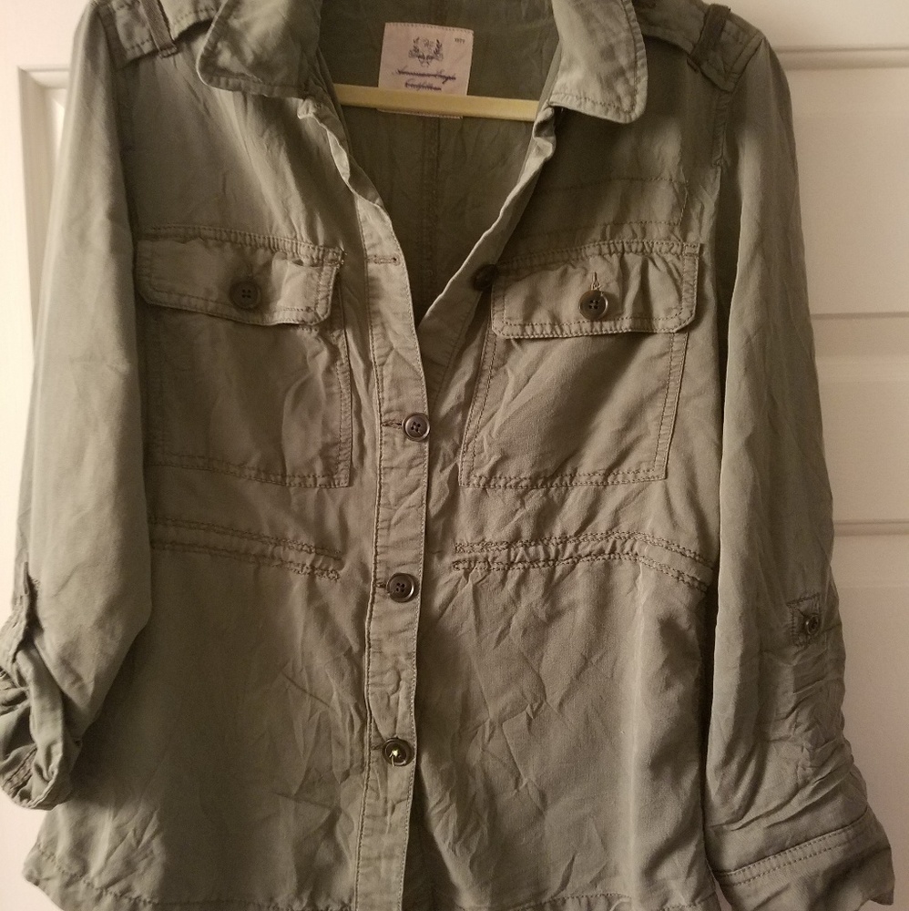 American Eagle Olive Green Button Down Shirt
